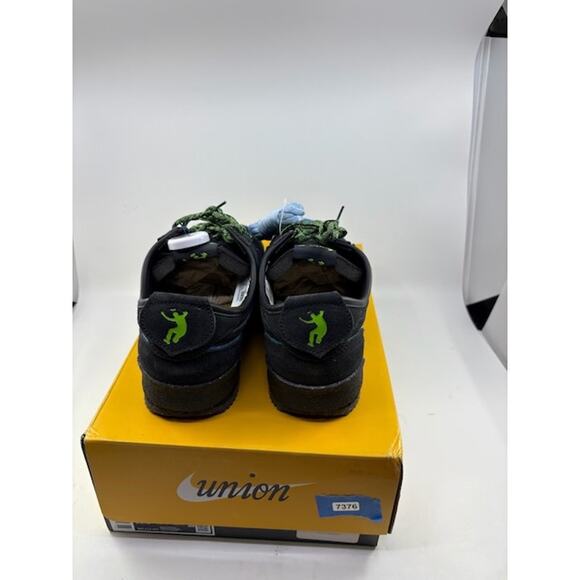 Athletic_Shoes